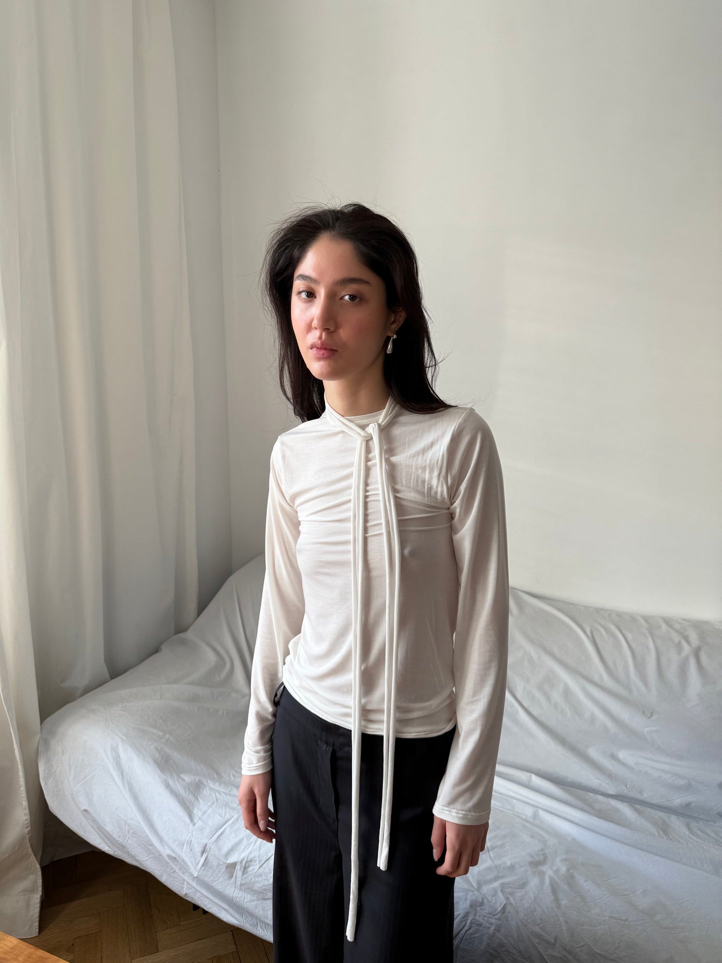 Longsleeve z szaliczkiem